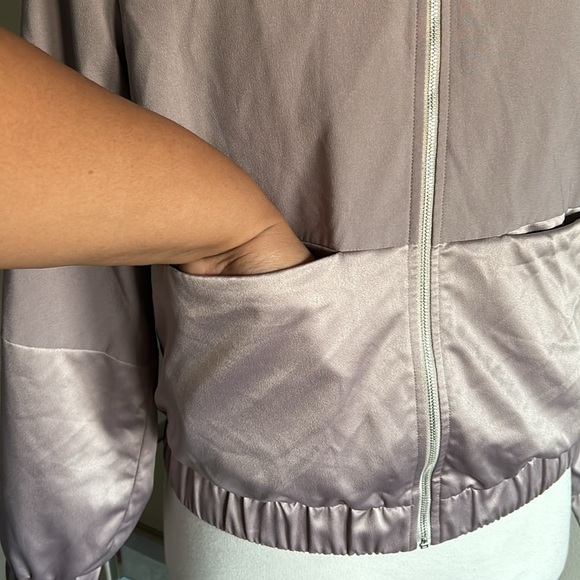Nordstrom Rack | Womens Lavender Satin Crop Bomber Jacket with Pockets - Size L - Picture 6 of 12